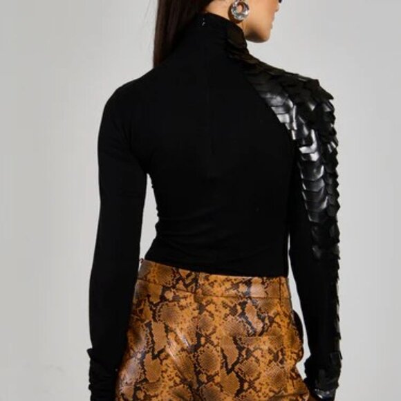 AKIRA NASTASIA SCALE TOP, BLACK SIZE LARGE - Picture 3 of 7